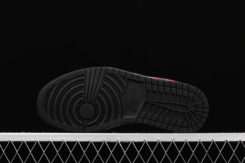 All categories Air Jordan Jordan series basketball shoes Air Jordan 1 Mid special price G version pure original Air Jordan 1 Mid AJ1 Joe 1 Xiaoban wear 554724-054